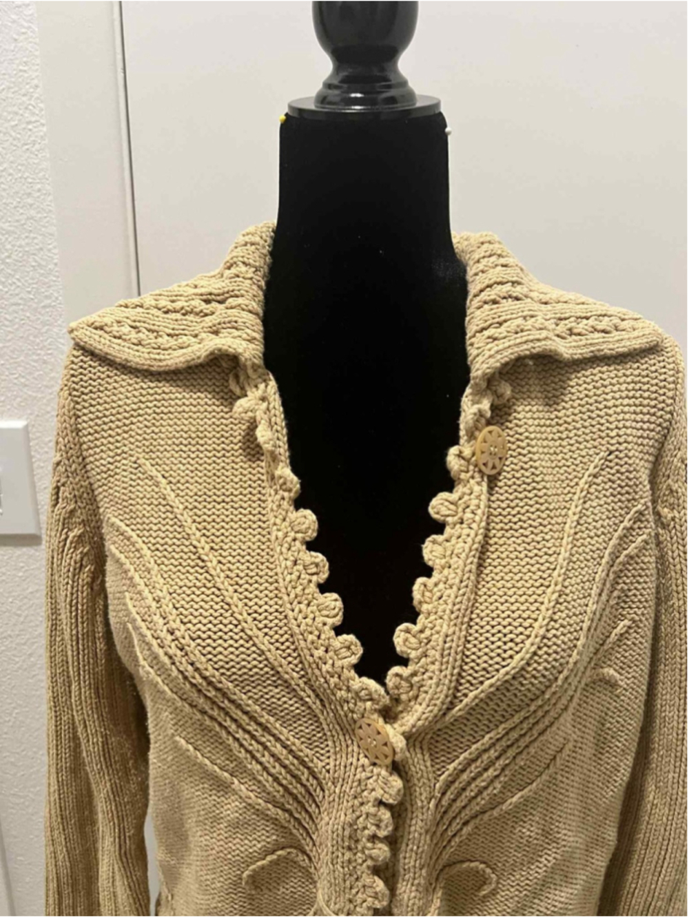 Liz Claiborne Womens Beige Knit Cardigan Sweater Scalloped Trim Button Front - Picture 4 of 9